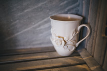 mug in a corner 