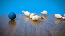 miniature bowling 
