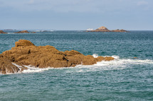 tide washing onto rocks in the ocean 