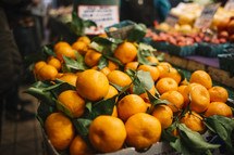 oranges in the market 