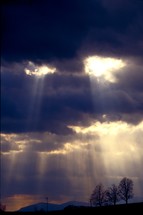 rays of sunlight through the clouds 