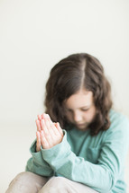 praying child 