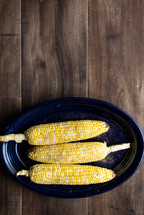 corn on the cob on a plate 