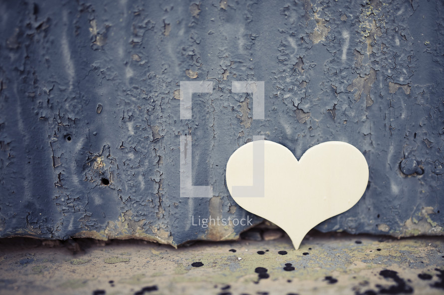 paper heart and grunge background 
