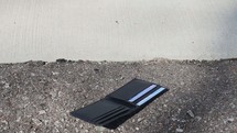 dropping a wallet on the sidewalk 