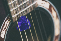 a pick in guitar strings 