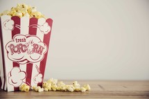 box of popcorn 