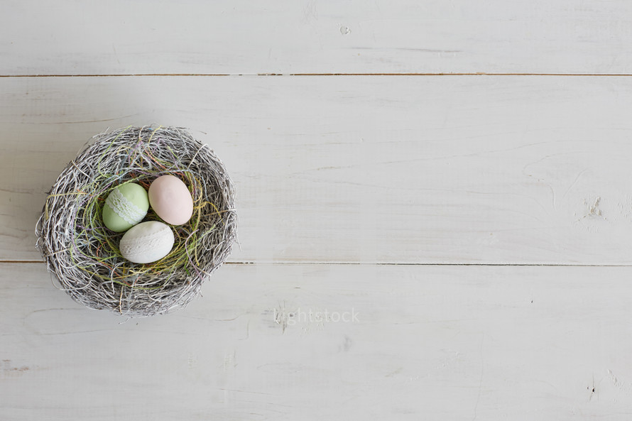easter eggs in a nest 