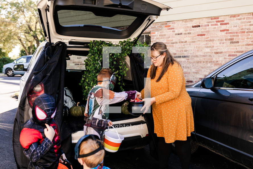 Trunk or treat trick-o-treating for Halloween 