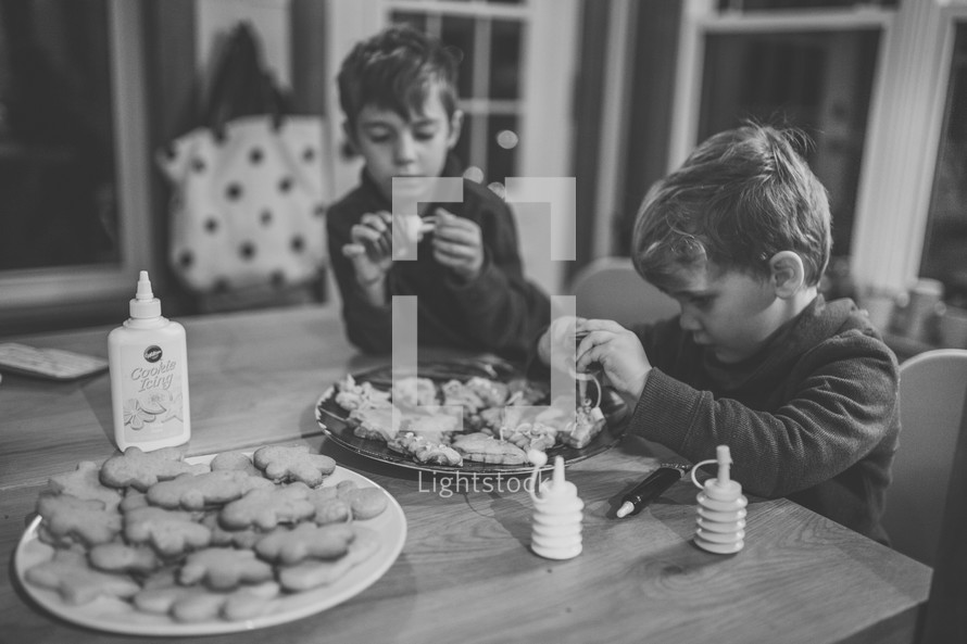 boys decorating Christmas cookies 