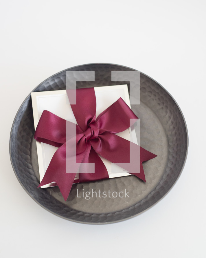 ribbon around an envelope in a tray 