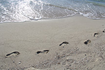 Footprints on a beach 