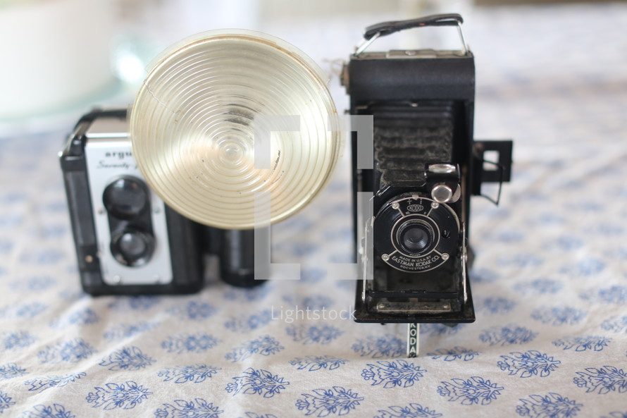 vintage cameras with a flash 