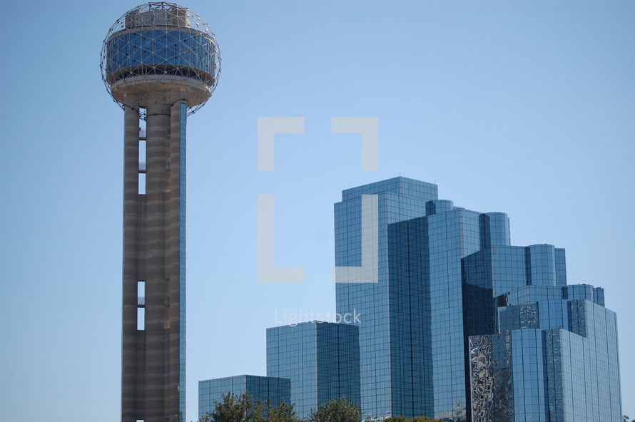 Reunion Tower and the Dallas skyline in the day.