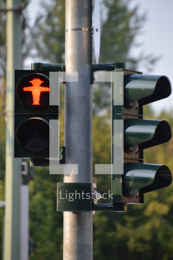 cross shape on a stop light 