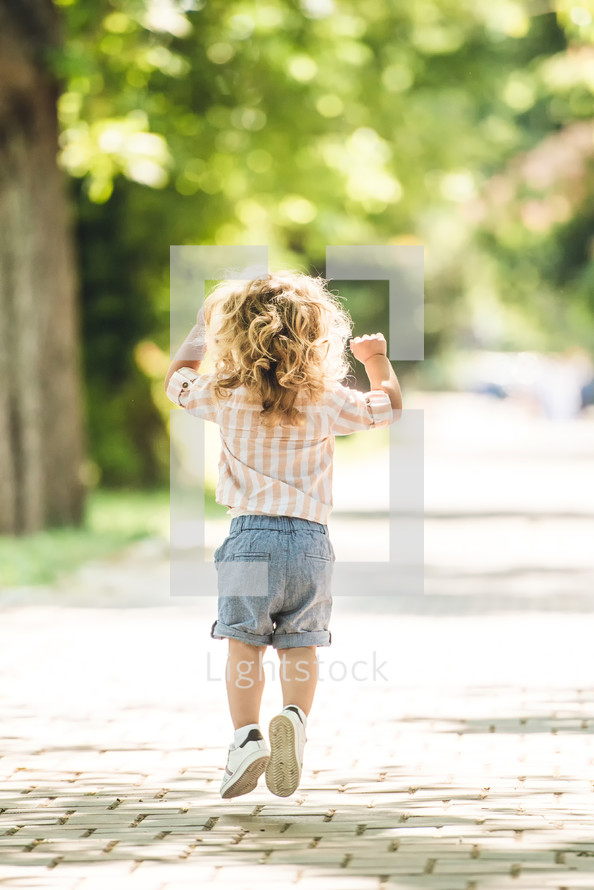 happy running child 