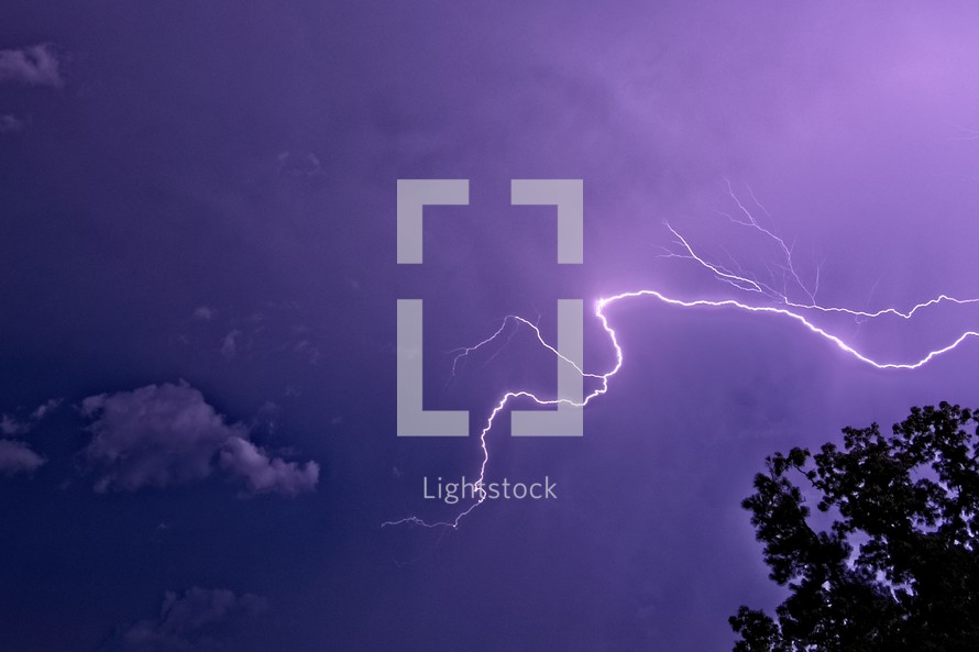 lightning in the sky 
