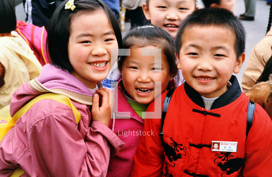 smiling young children 