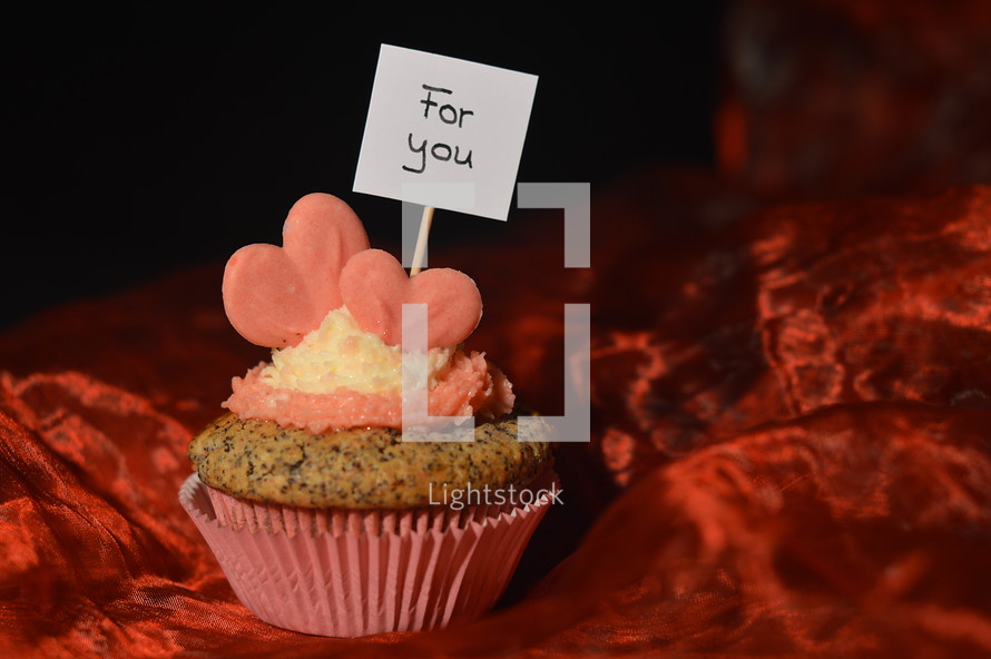 Cupcake for my sweetheart with a sign saying: FOR YOU