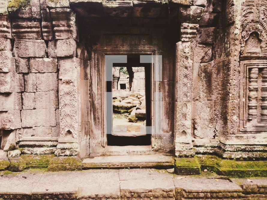 entry way to ruins 