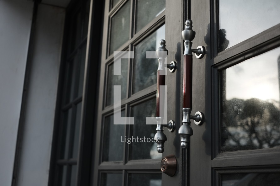 door handles 