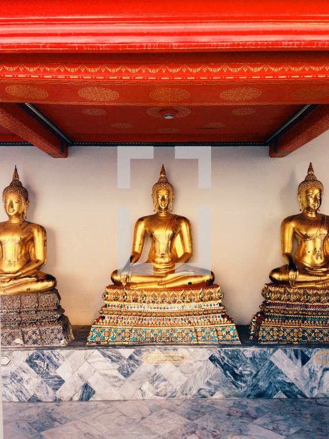 gold Buddha statues 