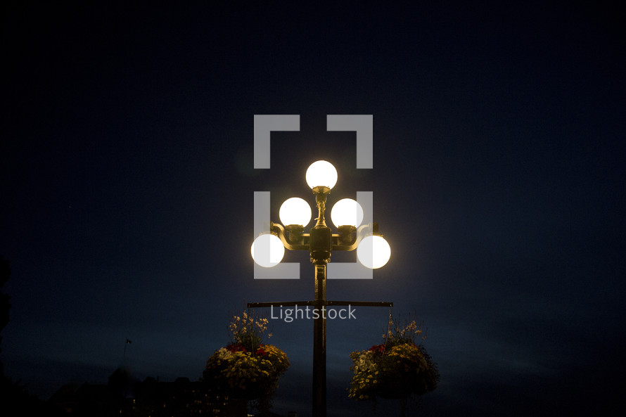 street light at night 