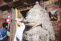 stone lion statue 