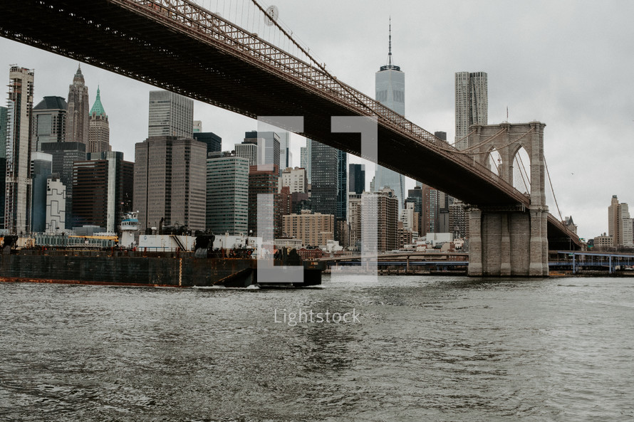 Brooklyn Bridge & Manhattan on a cloudy day