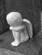 angel statue on a grave 