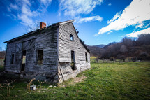 abandoned farmhouse in Virginia 
