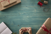 border wrapping Christmas gifts 