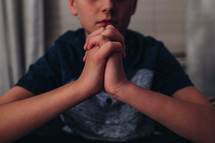 a boy praying 