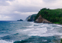 cliffs along the shoreline in Pololu Valley 