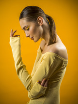 model in yellow 