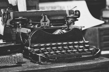 antique typewriter 