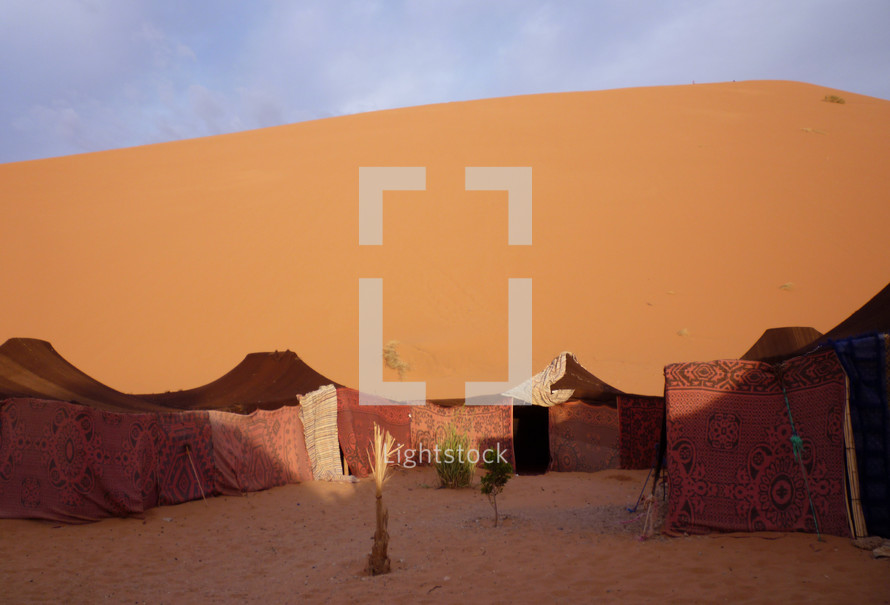 tents with dunes 