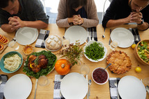 praying before Thanksgiving dinner 