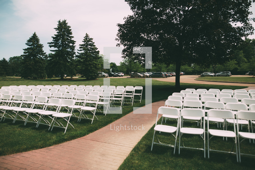 folding chairs for an outdoor wedding 
