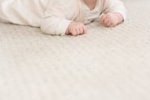infant crawling 