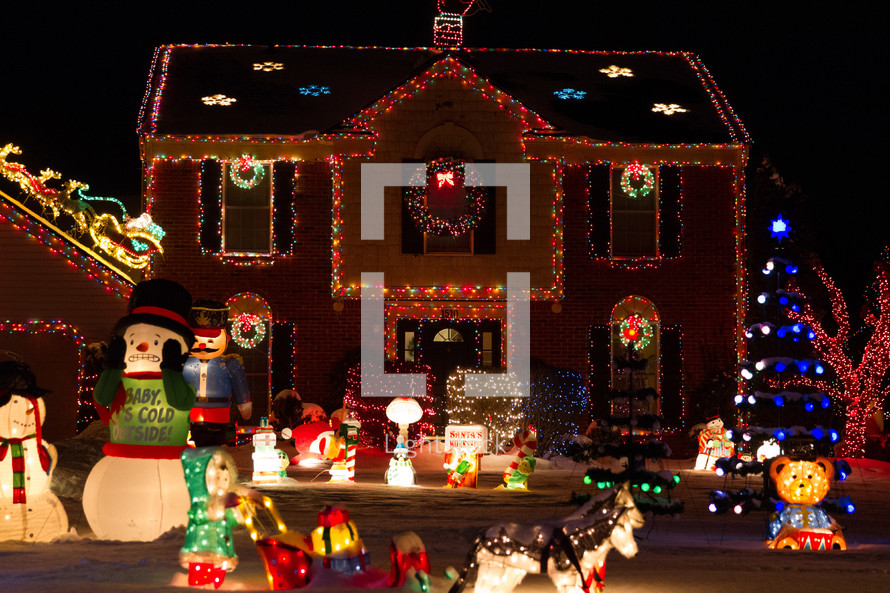 house with Christmas lights 