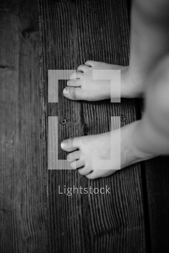 a child's bare feet 
