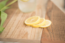 lemon slices and mason jar of lemonade 