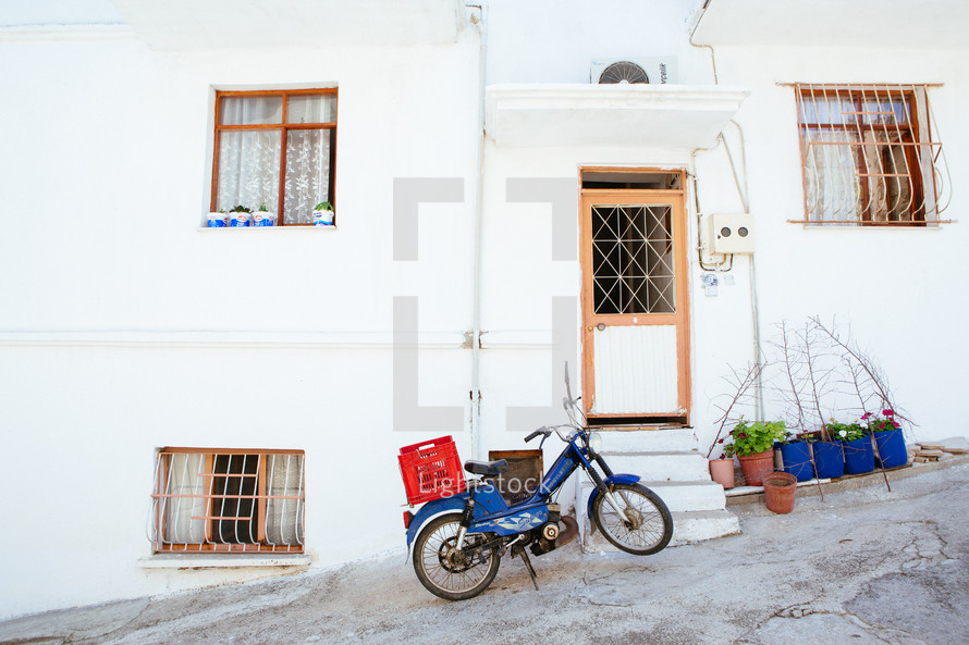 motorbike baked in front of a house 