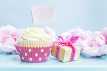 Cupcake with Gift