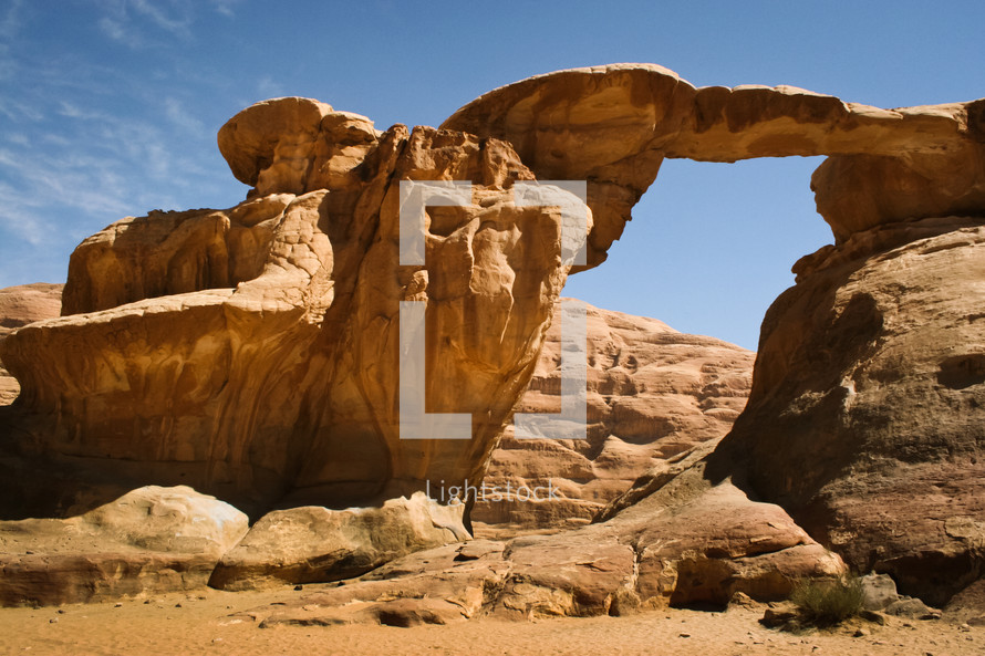 red rock arch in Jordan 