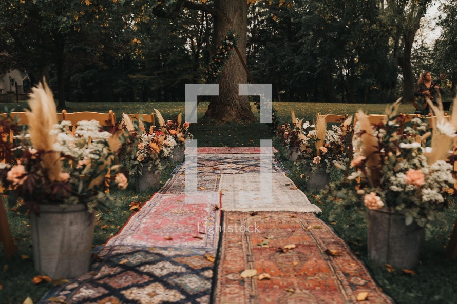 aisle made of rugs for an outdoor wedding 