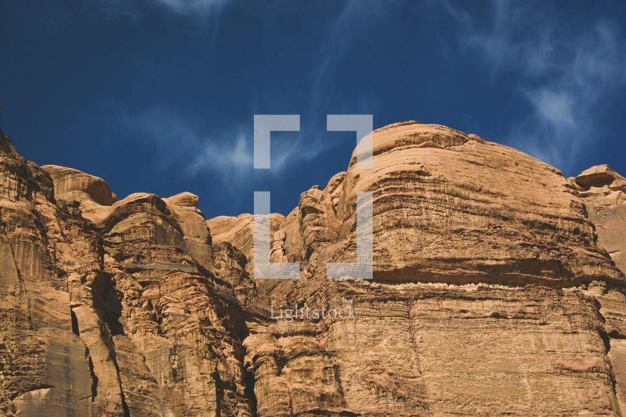 red rocks cliffs in Jordan 