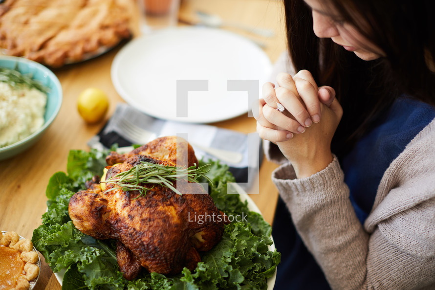 praying over thanksgiving dinner 