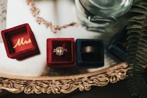 wedding rings in boxes 